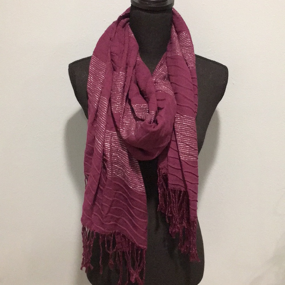 “Pashmina”-Style Wavy and Metallic Scarf
